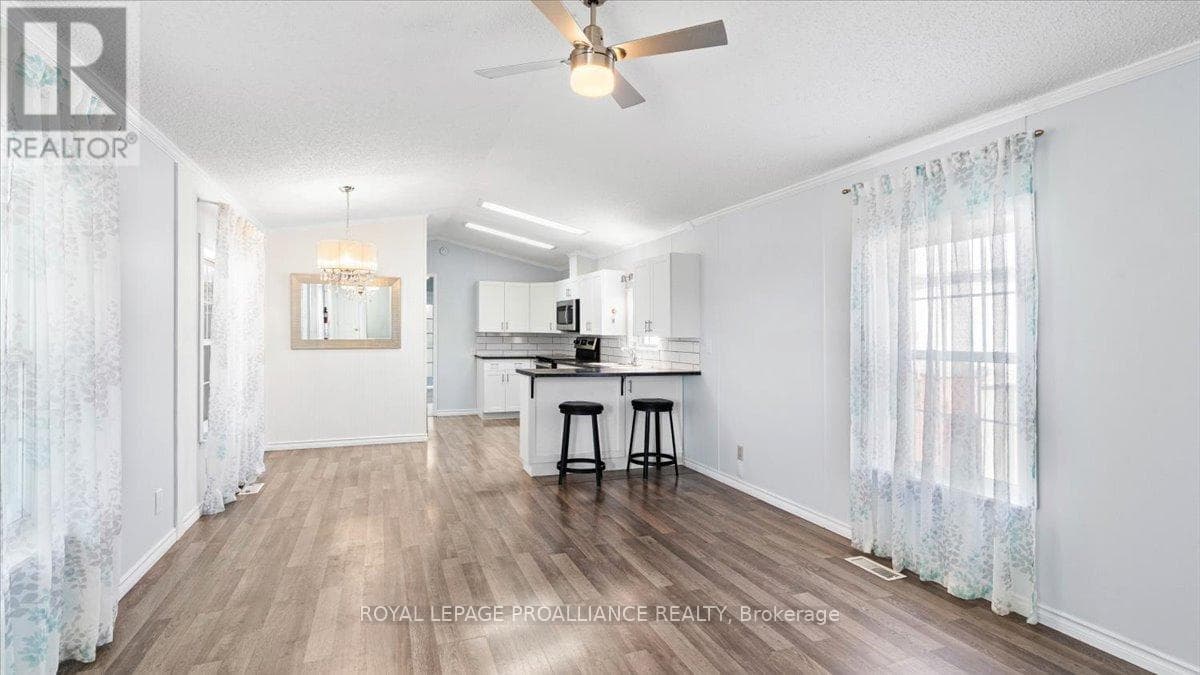 18 - 311 DUNDAS STREET E — photo 2