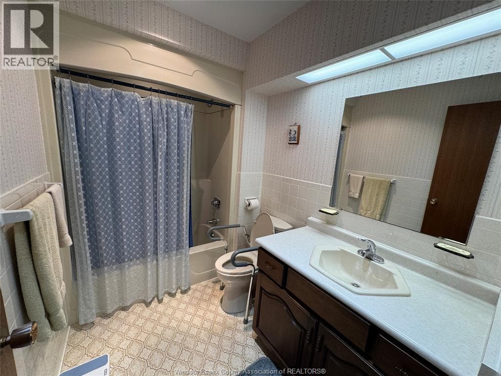 1239 OXFORD AVENUE, Windsor — photo 4