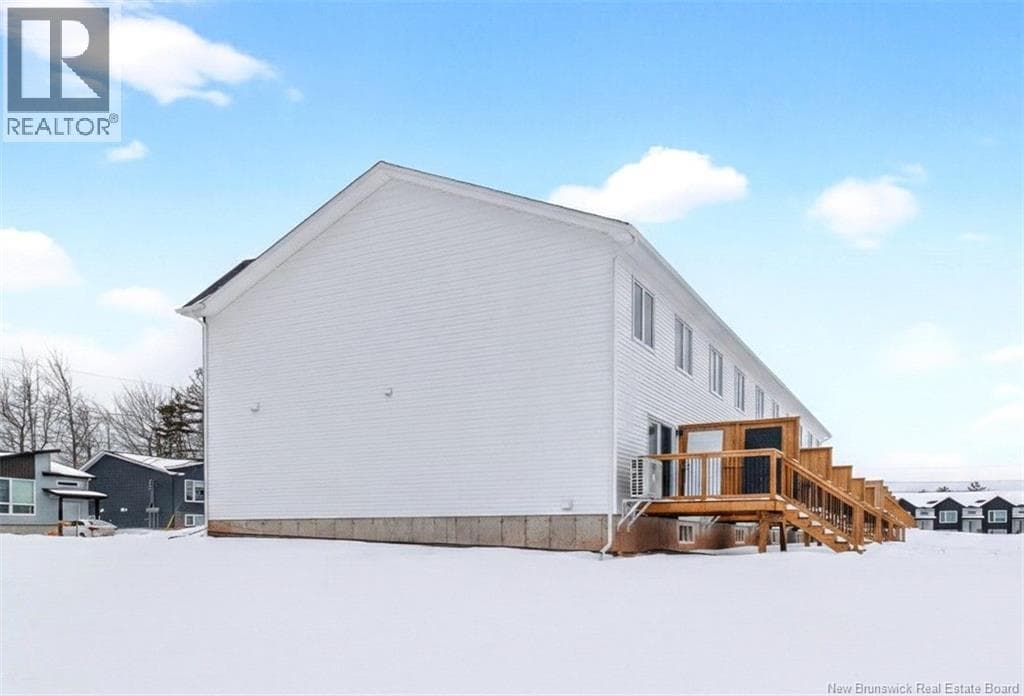 213 Donat Crescent — photo 3
