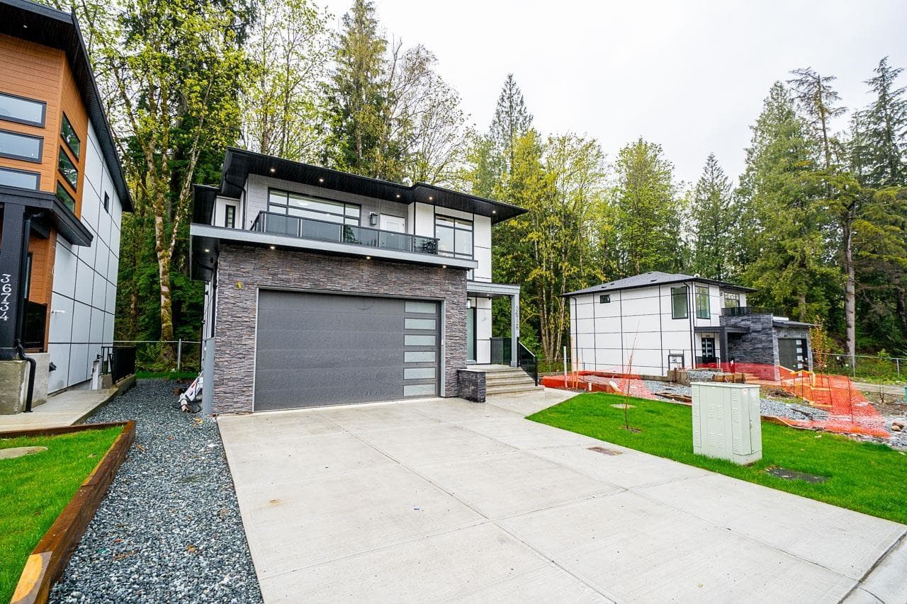 36728 DIANNE BROOK AVENUE, Fraser Valley — photo 2
