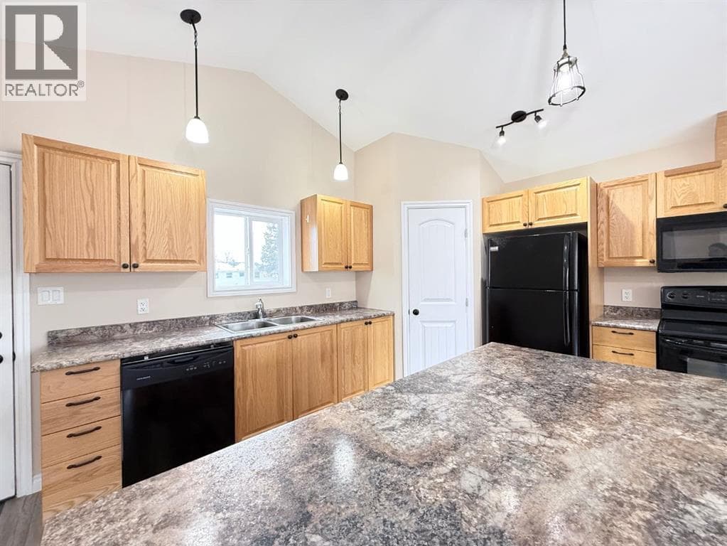 111 1 Street N, Lloydminster — photo 3
