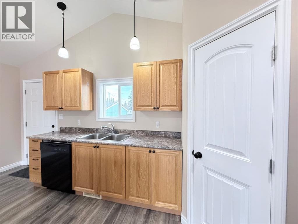 111 1 Street N, Lloydminster — photo 5