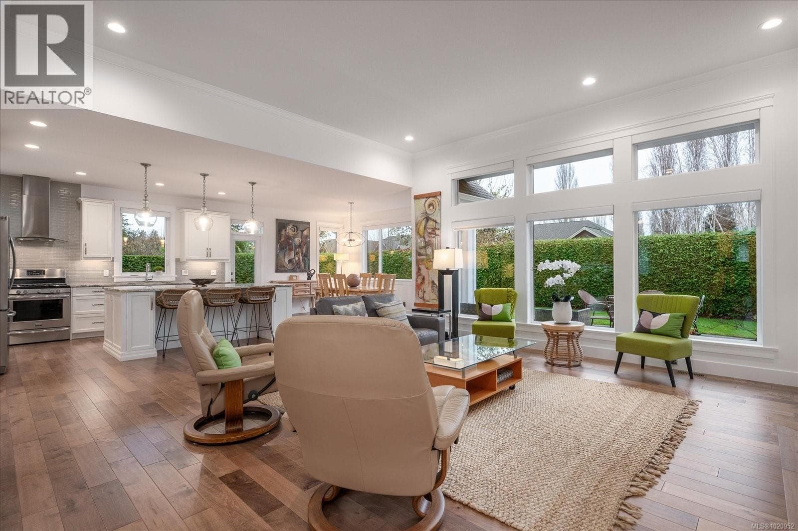 834 Bluffs Dr — photo 5