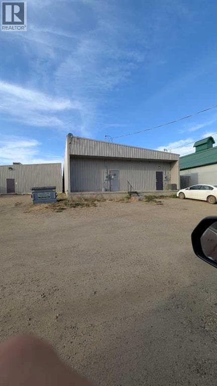 5005 50 Street, Red Deer (Central Alberta) — photo 2