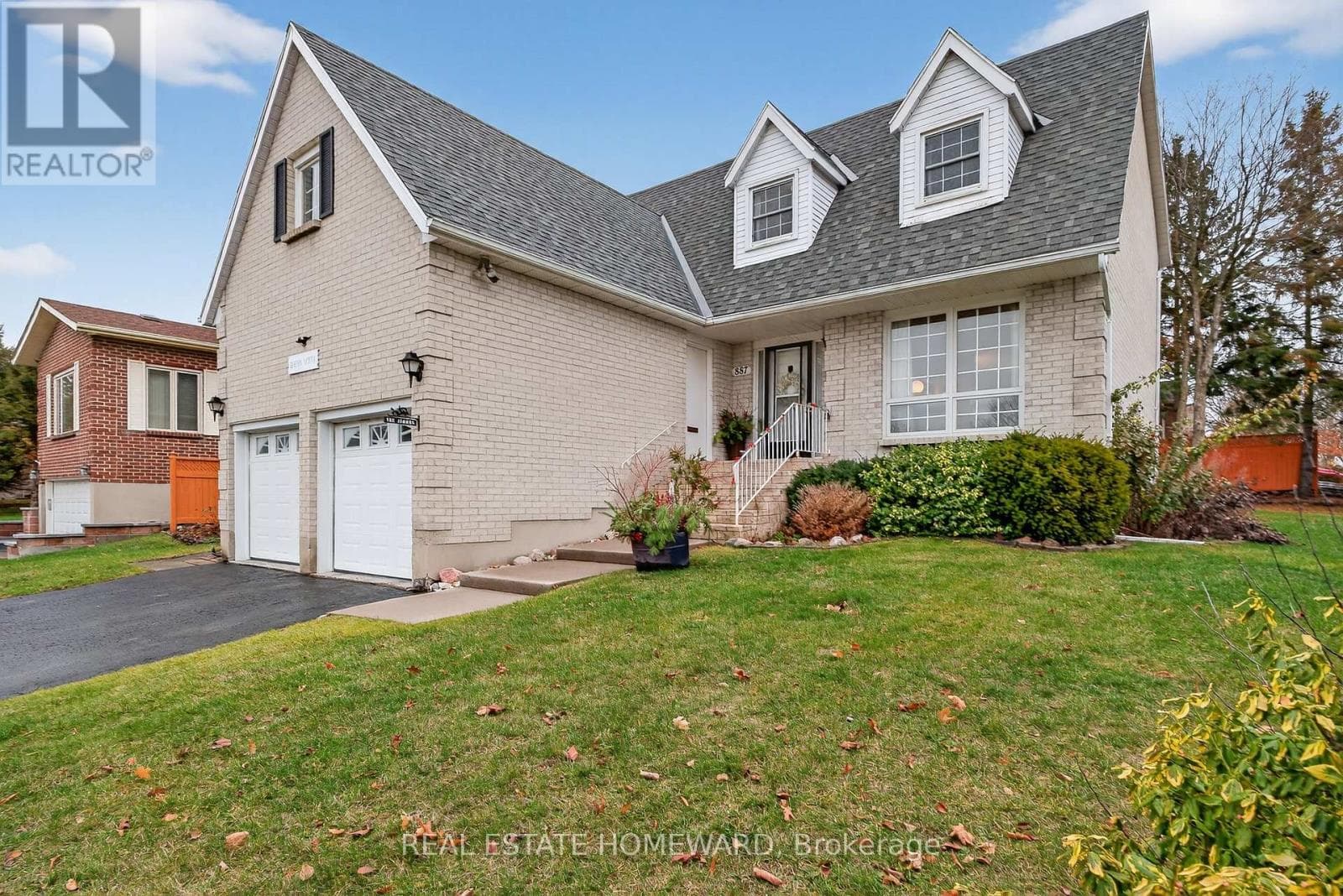 887 WOODSIDE DRIVE in Westwoods