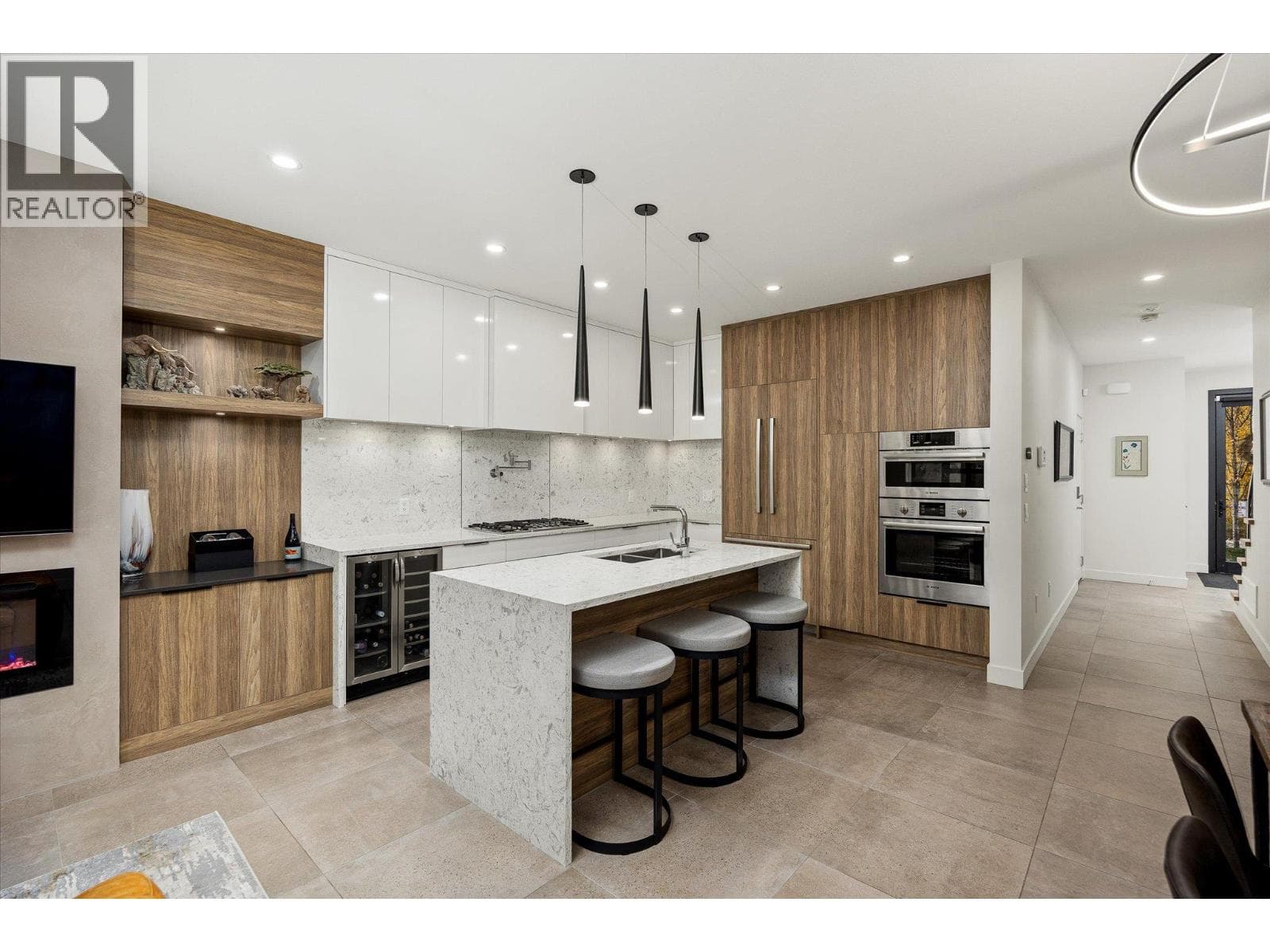 2 525 MCCLURE ROAD, Interior REALTORS® — photo 4