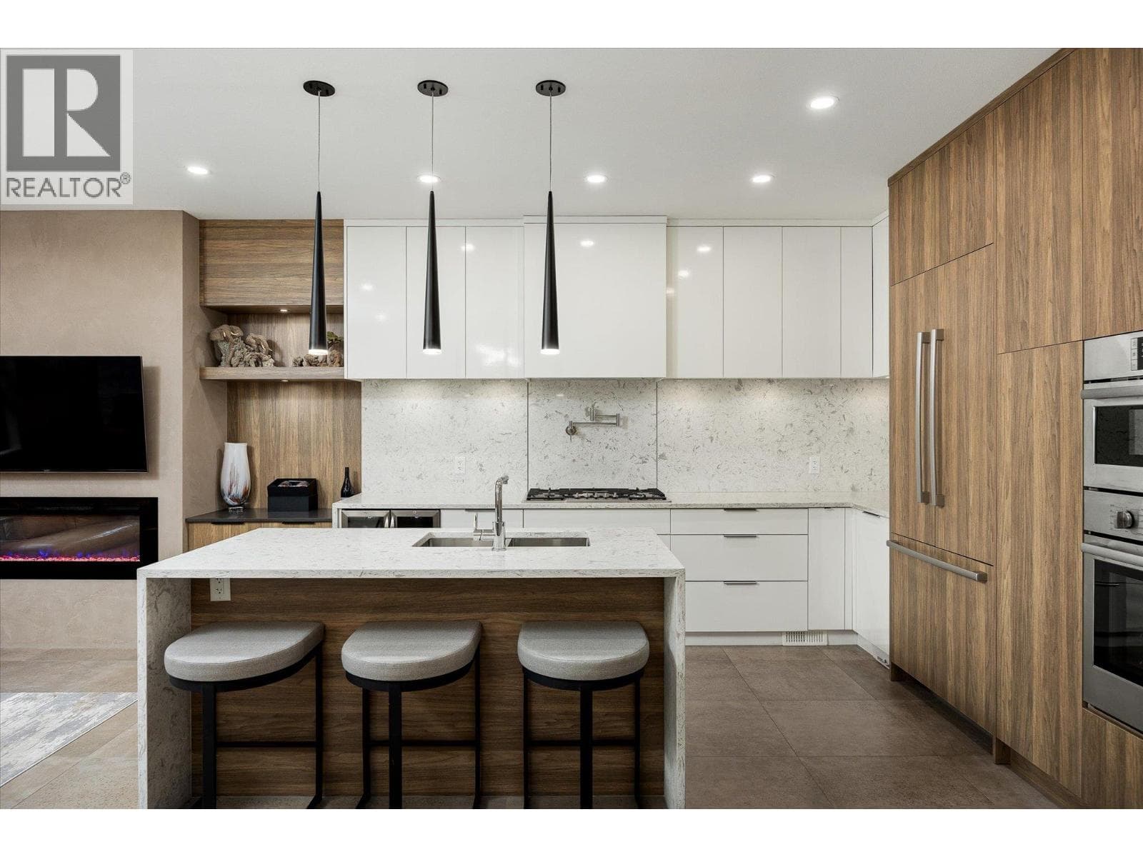 2 525 MCCLURE ROAD, Interior REALTORS® — photo 5