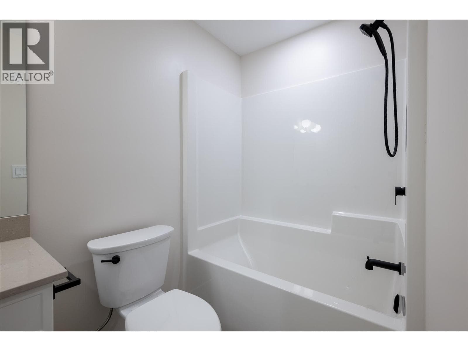 165 CHESTNUT AVENUE, Interior REALTORS® — photo 4