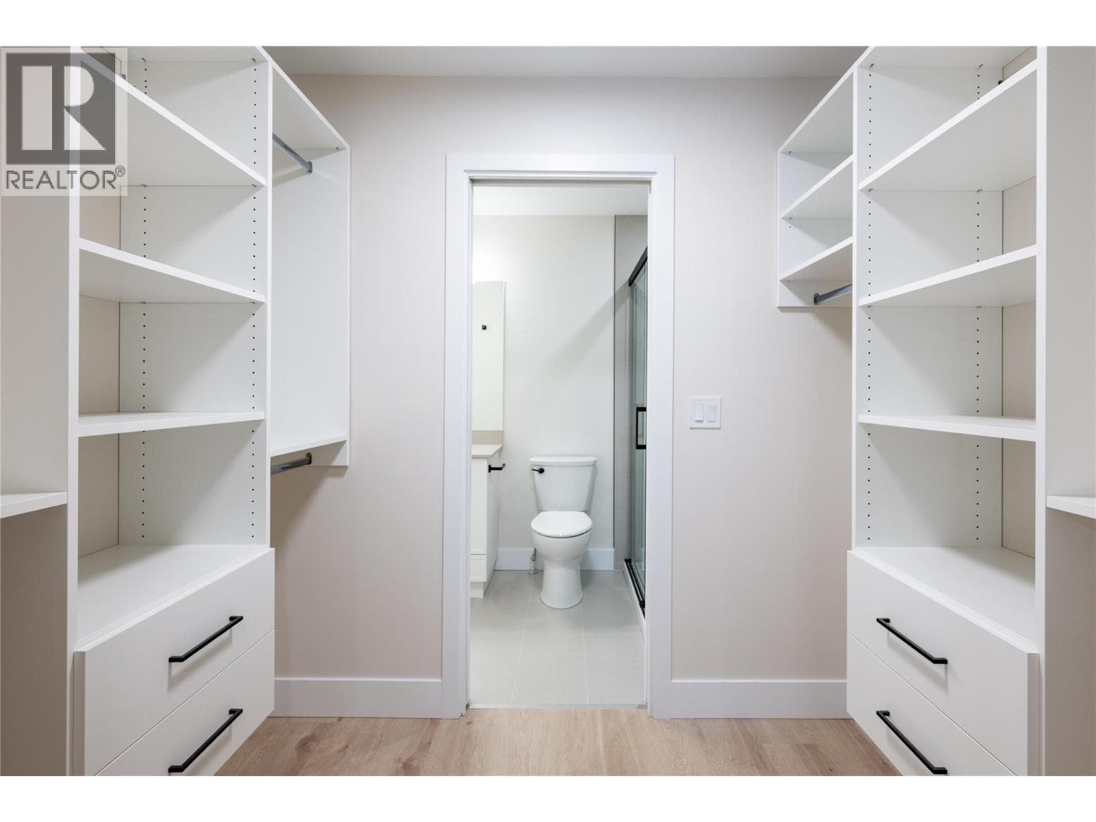 165 CHESTNUT AVENUE, Interior REALTORS® — photo 5
