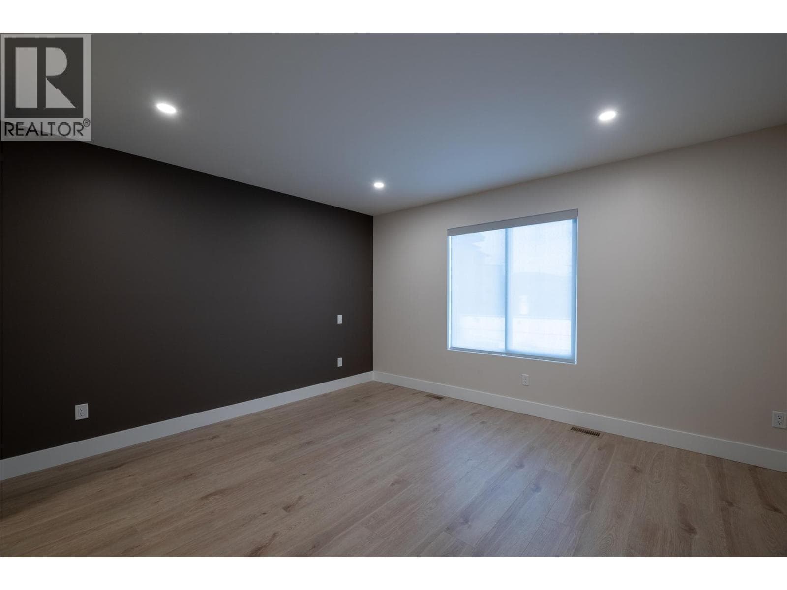 165 CHESTNUT AVENUE, Interior REALTORS® — photo 3
