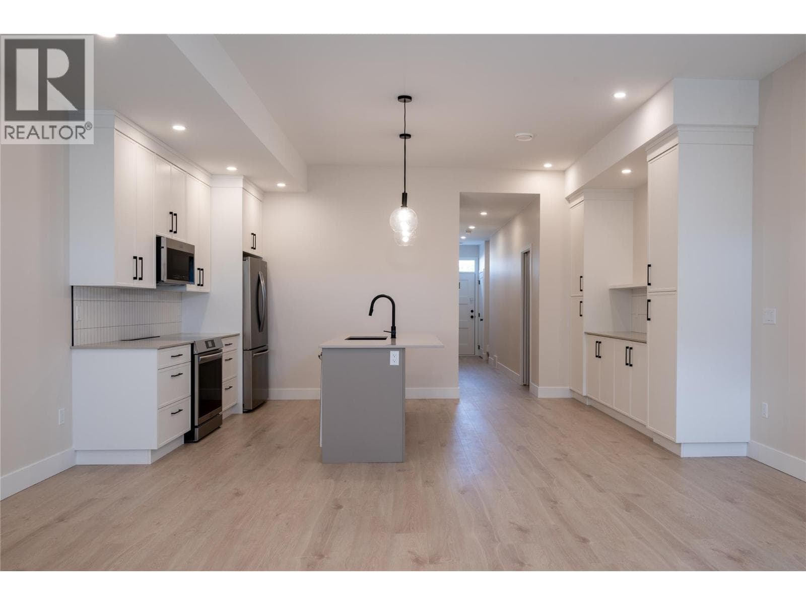 165 CHESTNUT AVENUE, Interior REALTORS® — photo 2