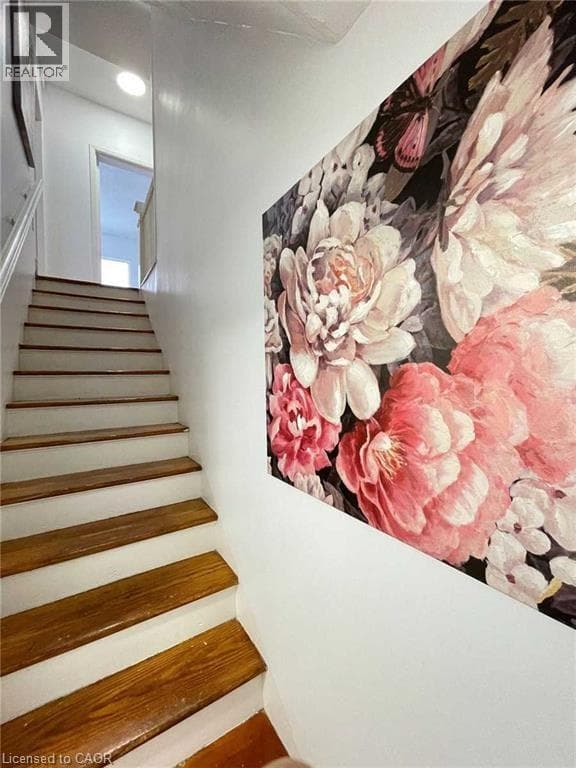 229 LOCKE Street S Unit# Upper — photo 5