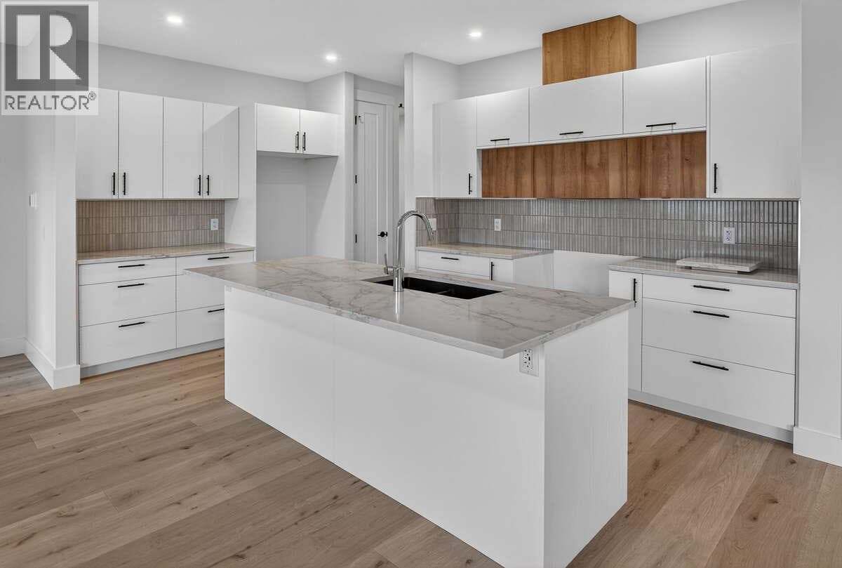 2140 Montenegro Drive, Interior REALTORS® — photo 3