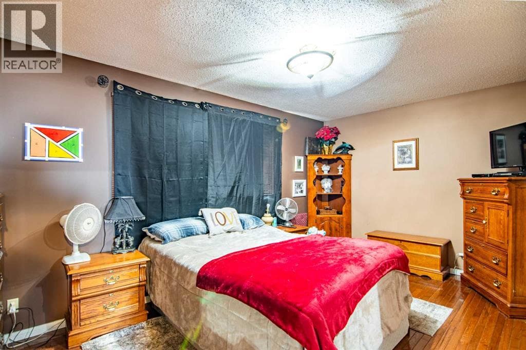 84 PEARSON CRESCENT, Red Deer (Central Alberta) — photo 4