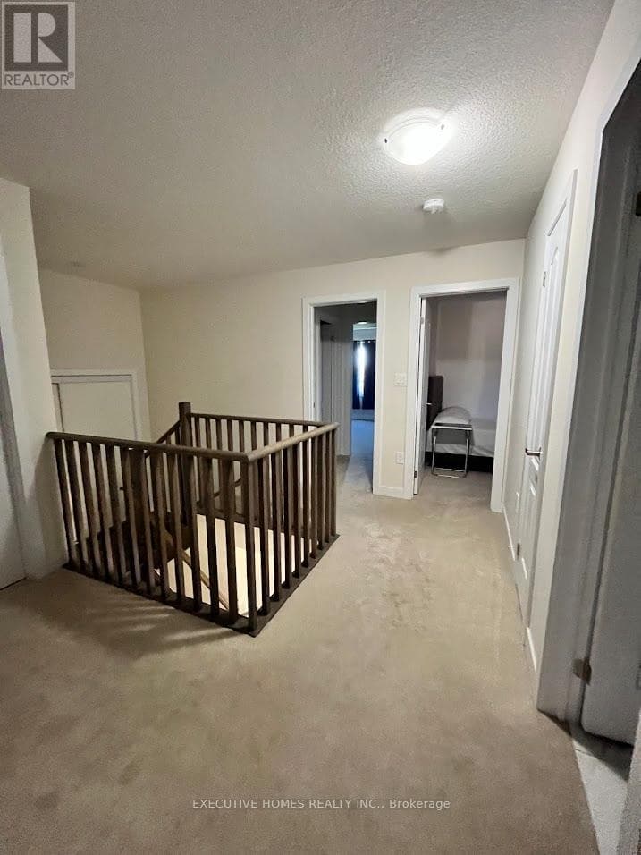 33 WINTERGREEN CRESCENT, Toronto — photo 2
