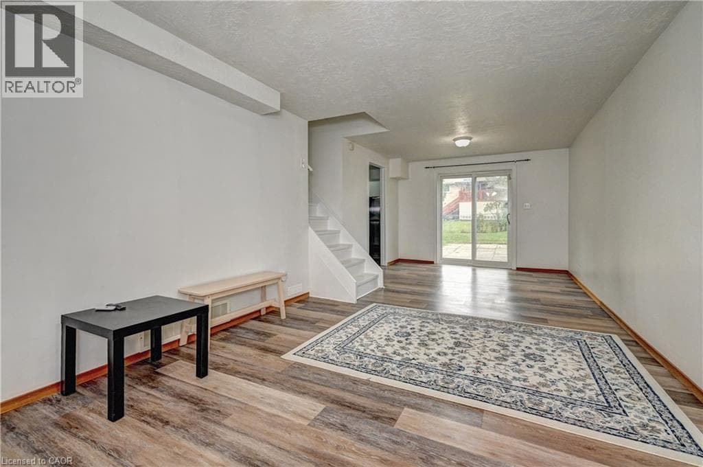 39 SOUTHWOOD DRIVE, Cornerstone — photo 4