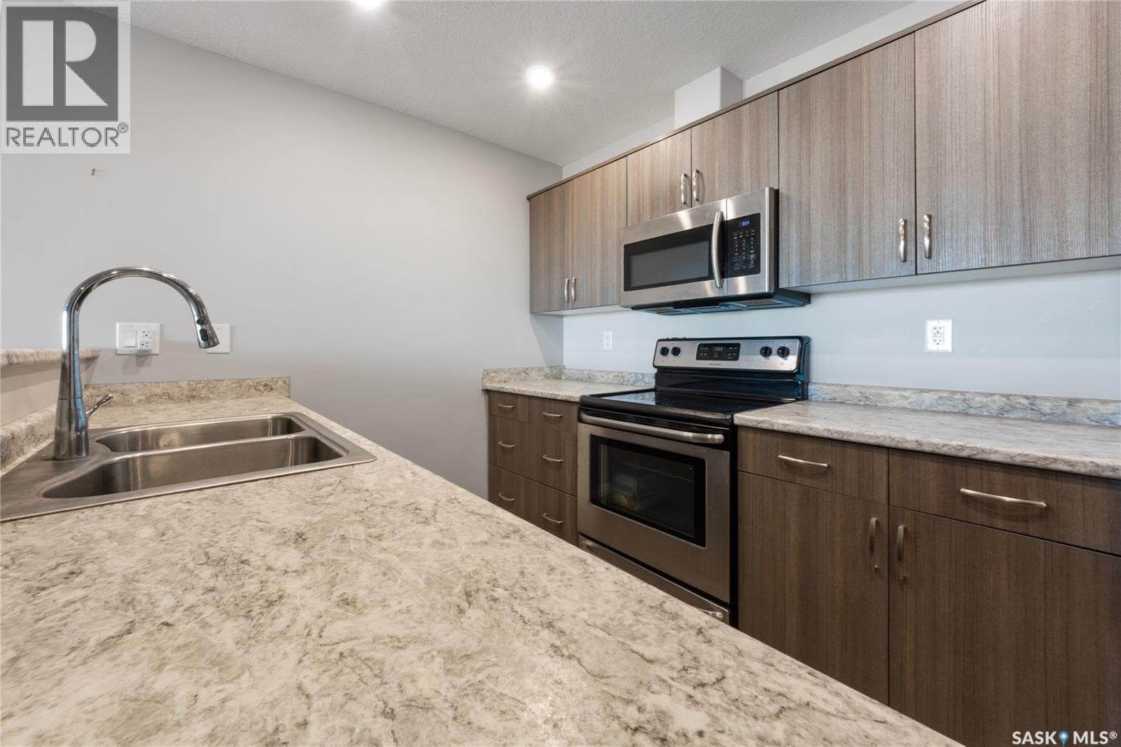 310 915 Kristjanson ROAD — photo 5