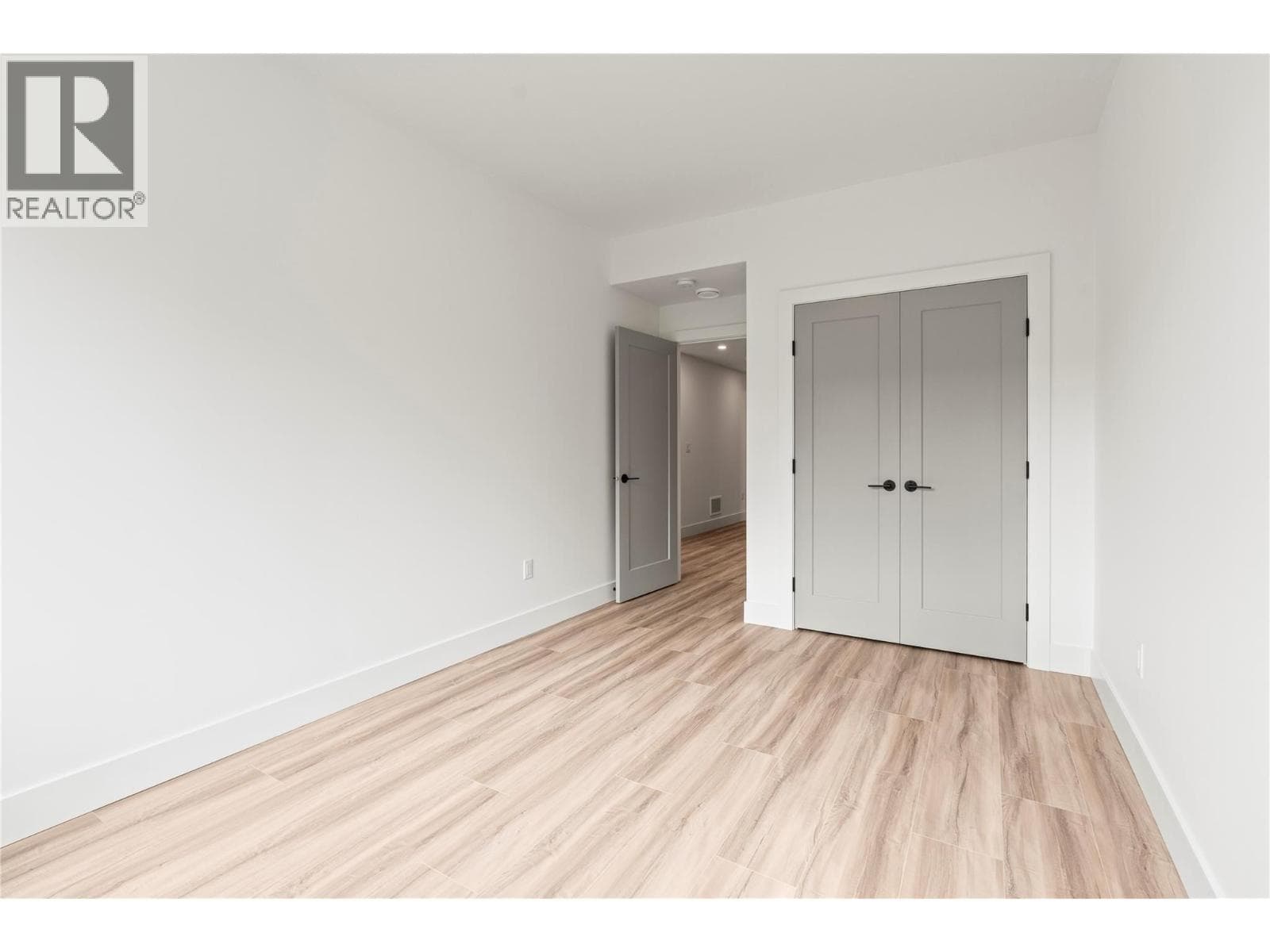 7036 Manning Place, Interior REALTORS® — photo 5