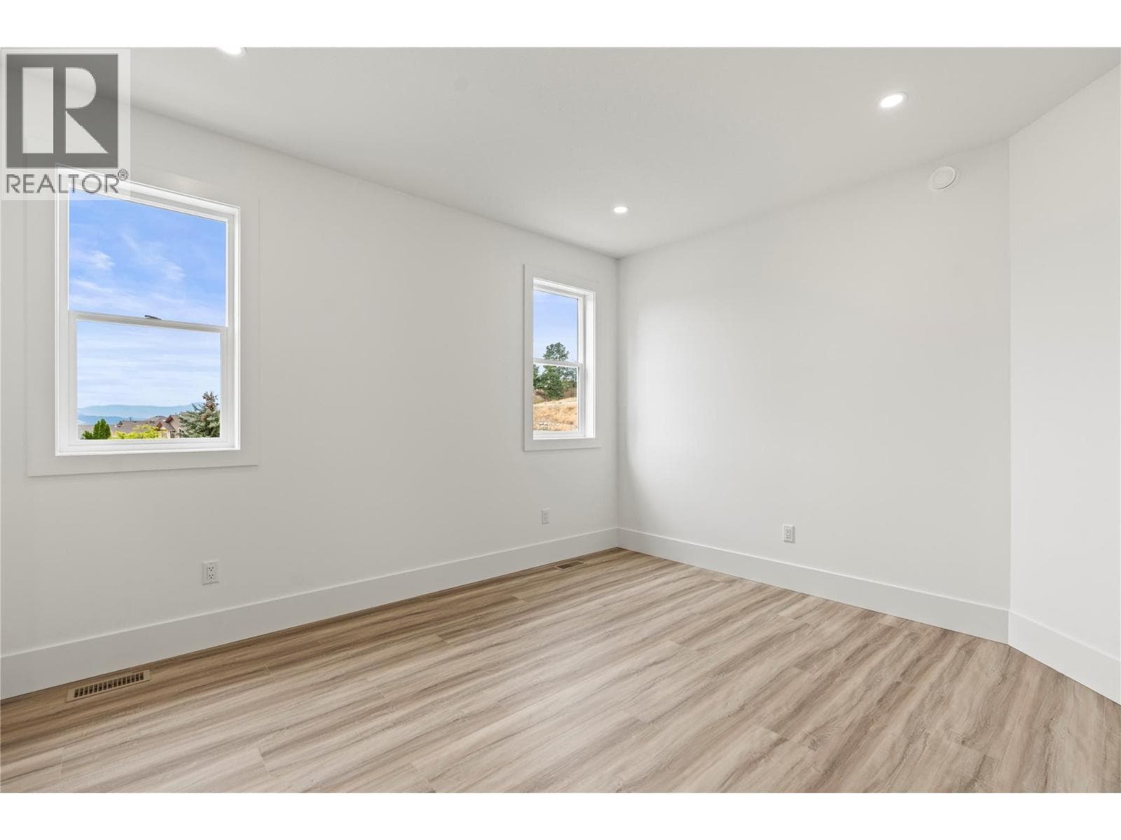 7036 Manning Place, Interior REALTORS® — photo 4
