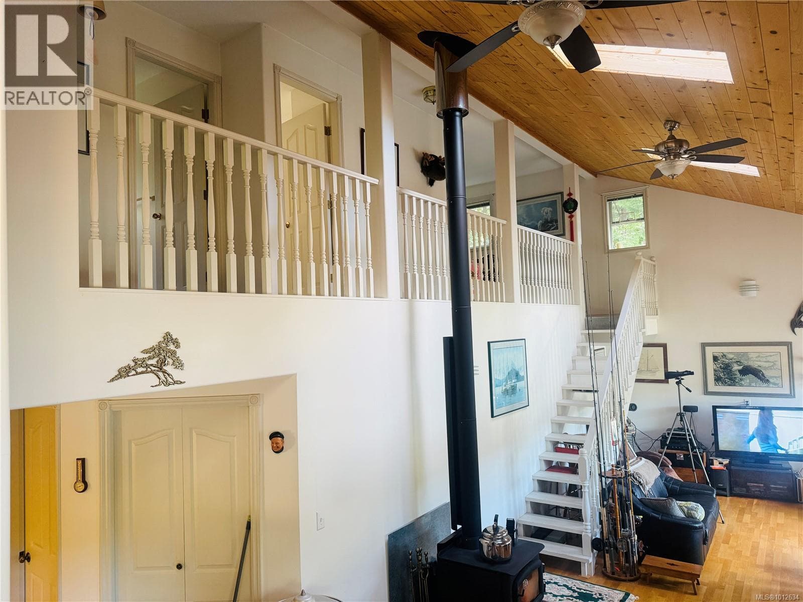 558 WEATHERS WAY — photo 2