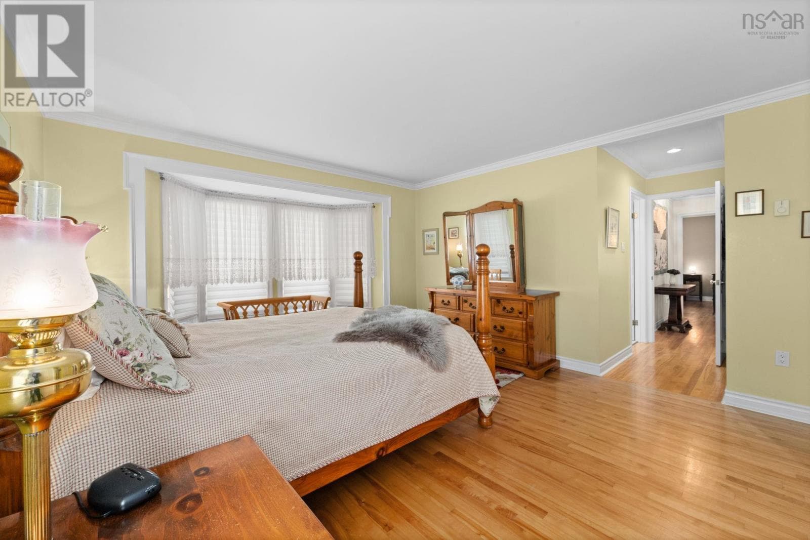 940 YOUNG AVENUE, NSAR — photo 3