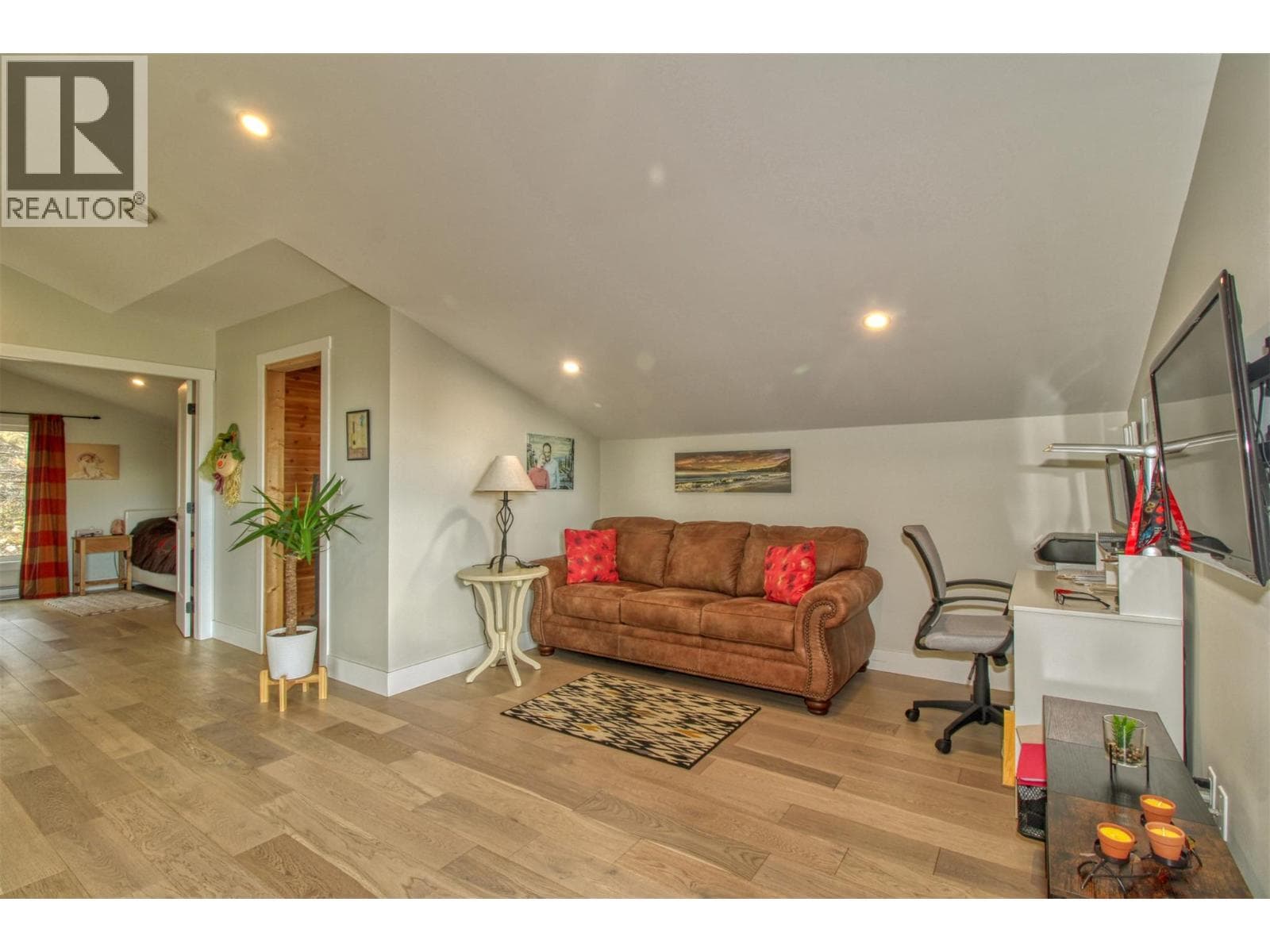634 UDELL ROAD, Interior REALTORS® — photo 3