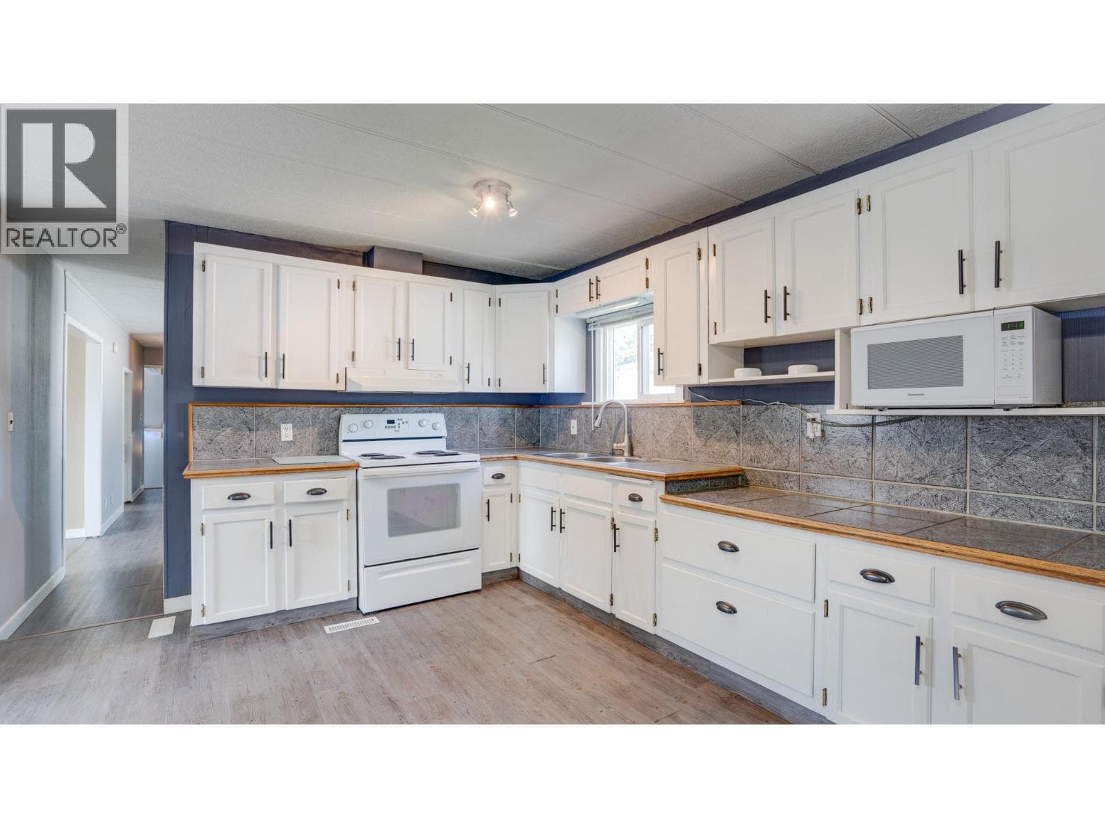 5484 25 AVENUE UNIT 61, Interior REALTORS® — photo 4