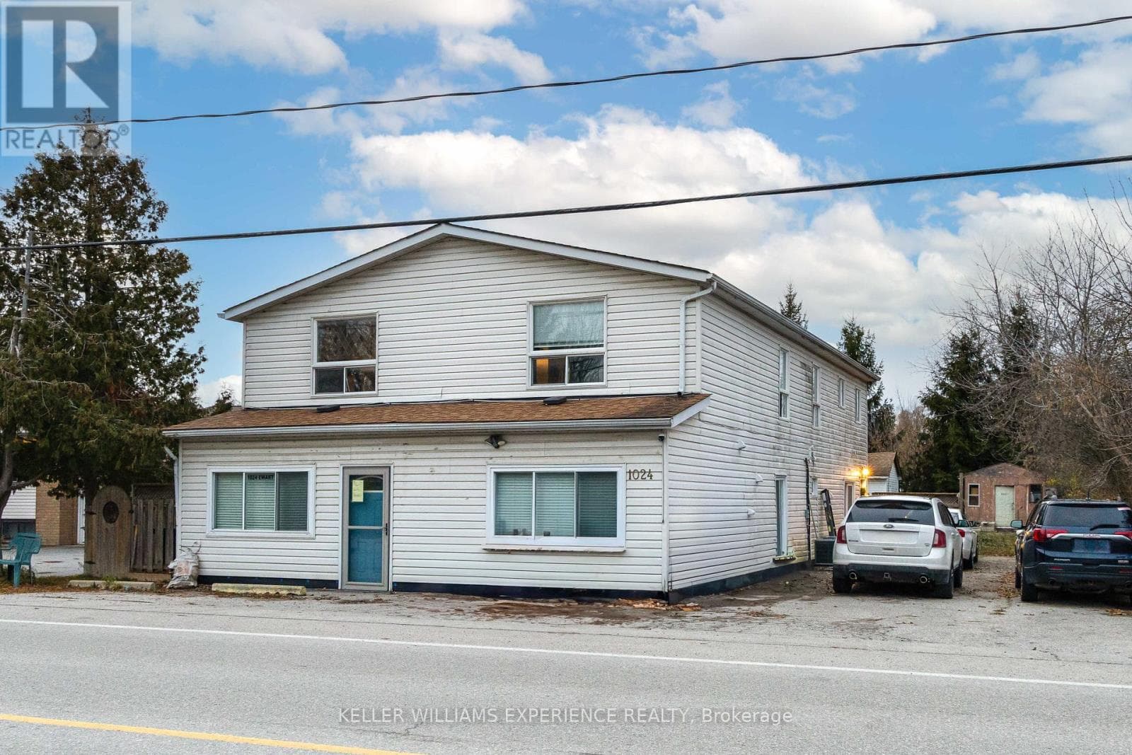 1024 EWART STREET — photo 2
