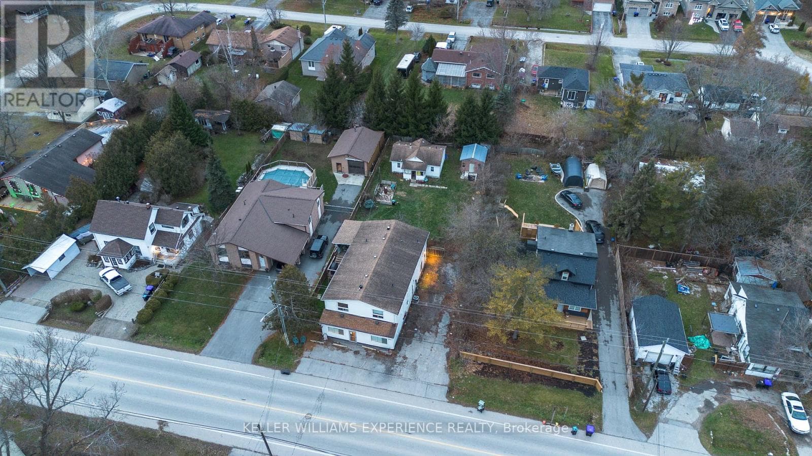 1024 EWART STREET — photo 4
