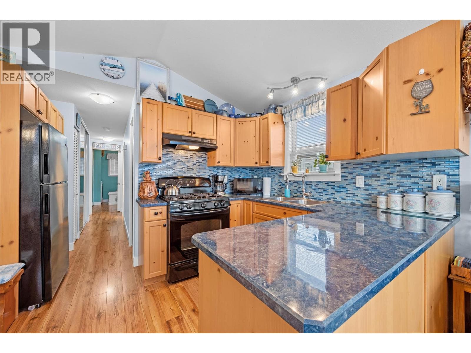 313 415 COMMONWEALTH ROAD, Interior REALTORS® — photo 2