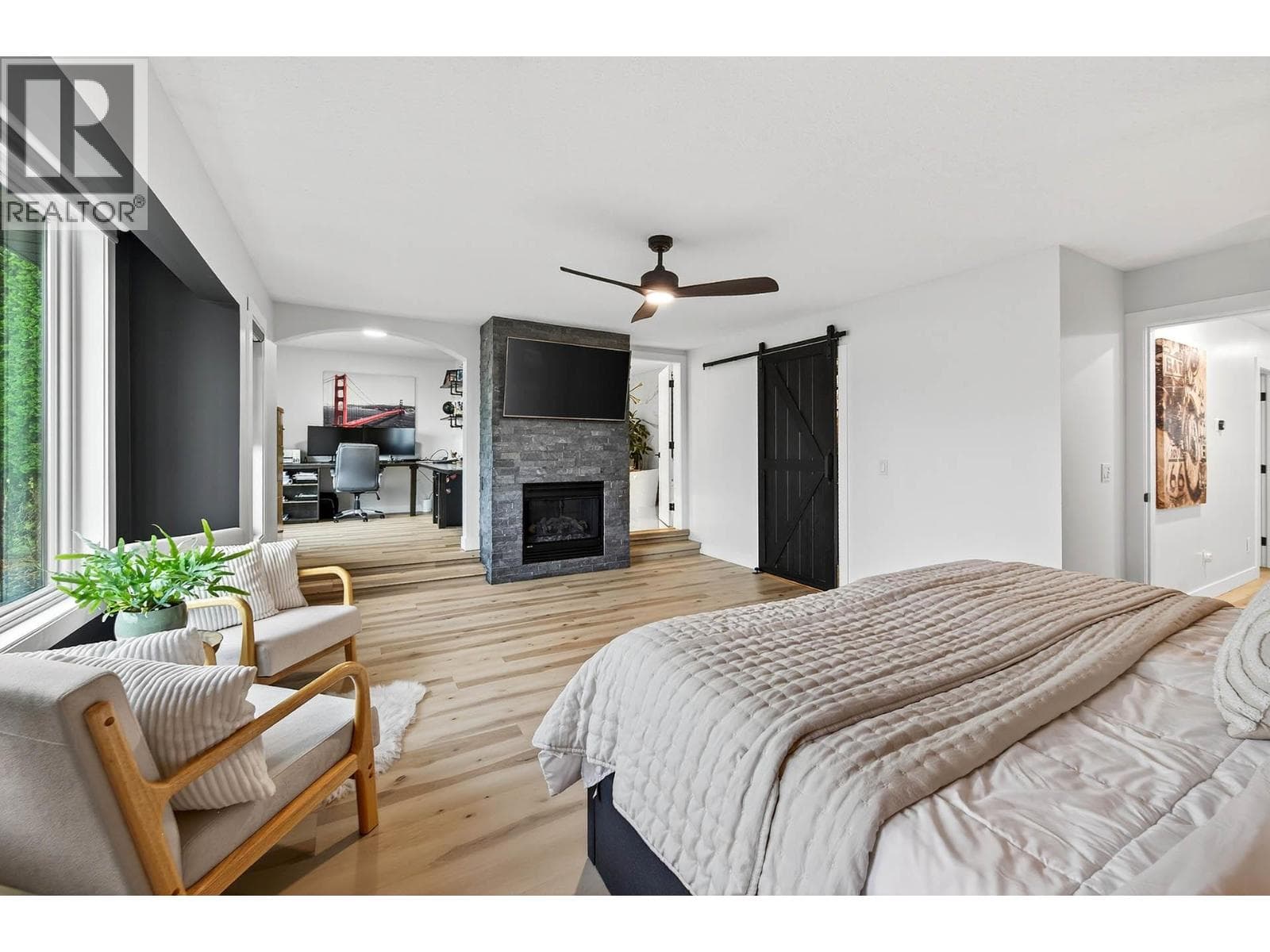 1095 LAUREL PLAZA, Interior REALTORS® — photo 5
