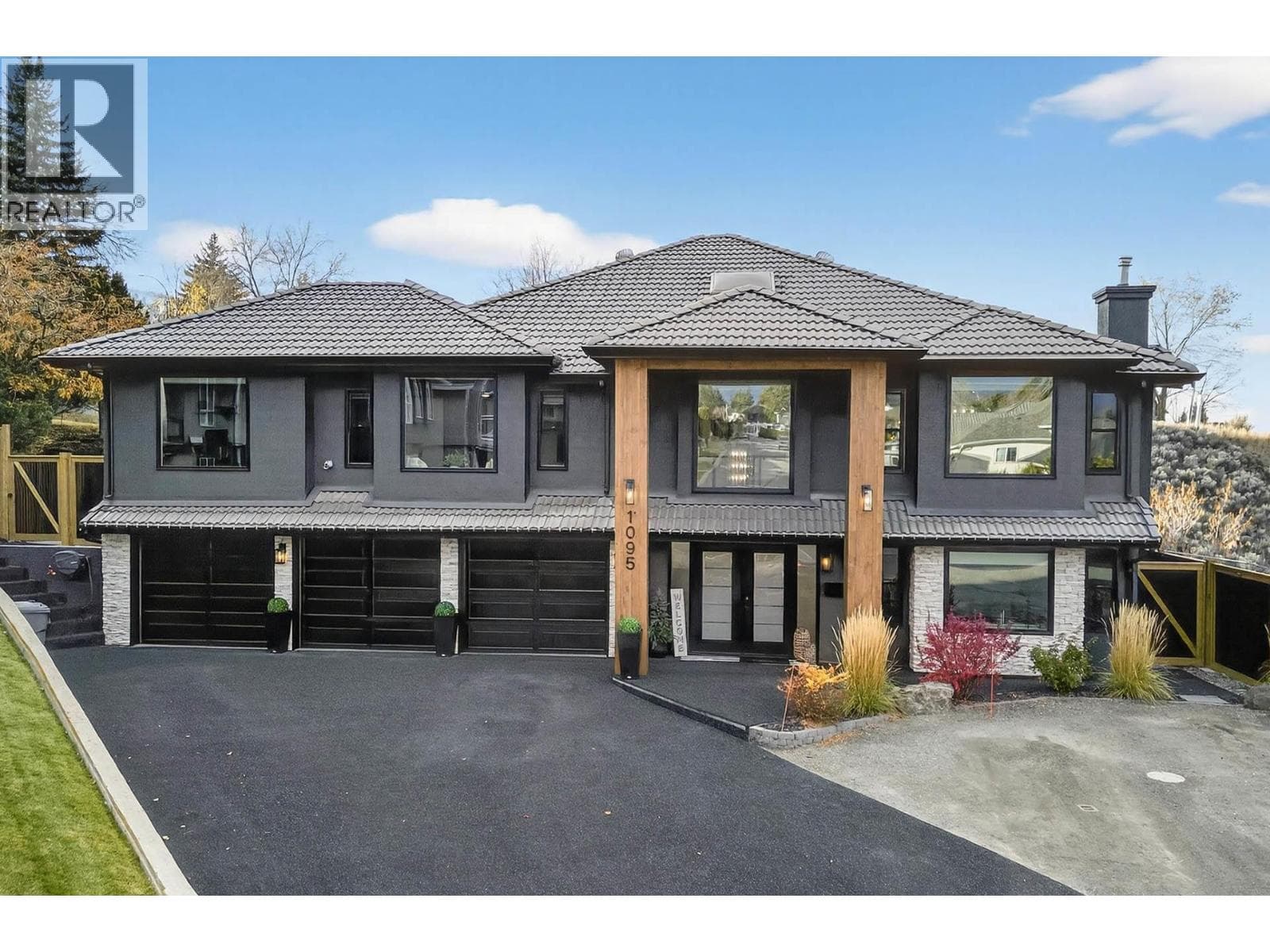 1095 LAUREL PLAZA in
