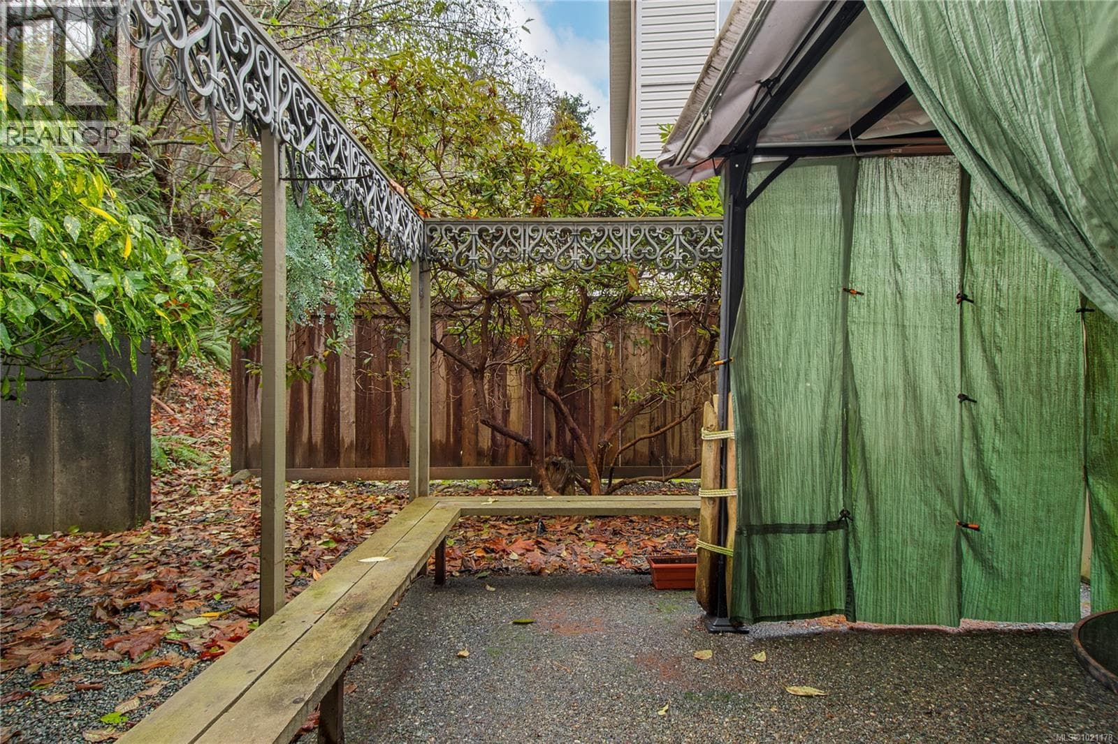 105 962 Island Hwy S in 
