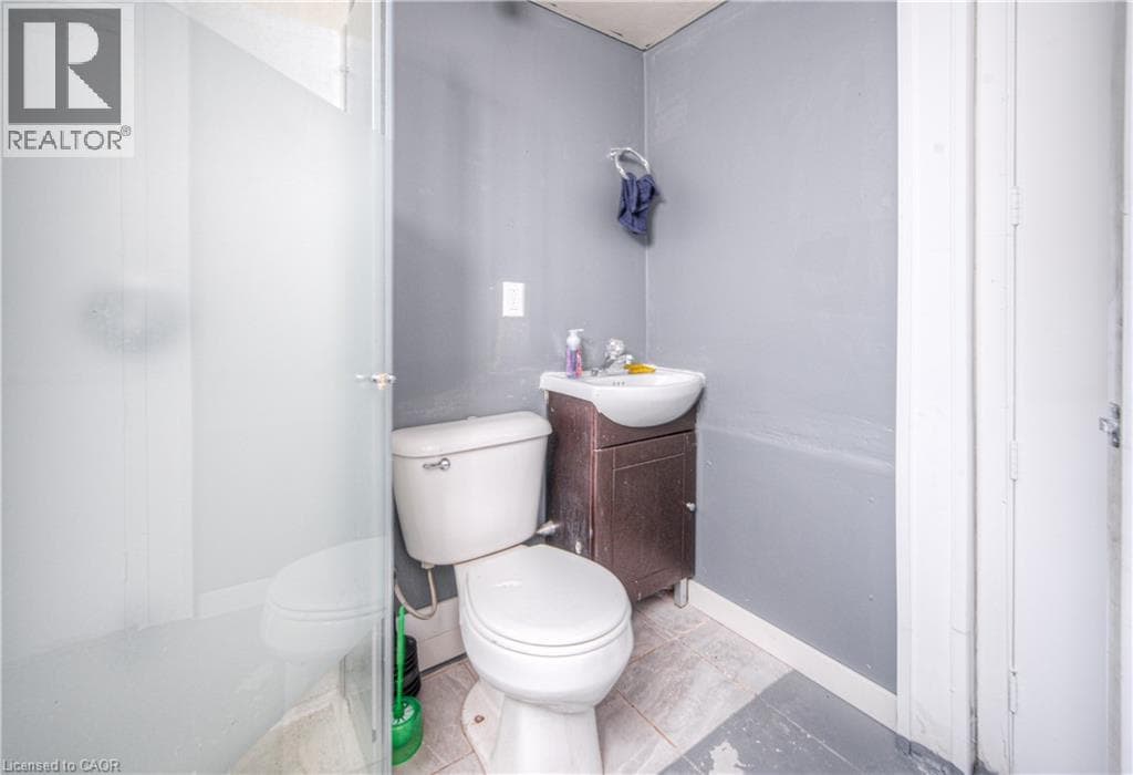 100 WESTWOOD DRIVE in Westmount