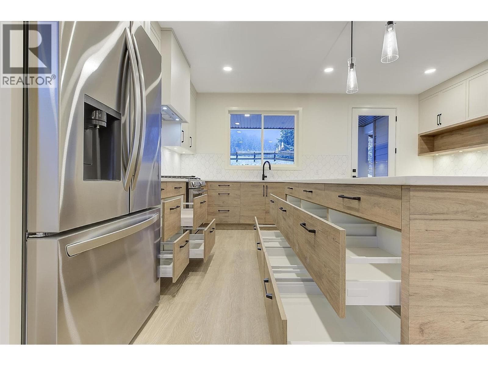 2115 Montenegro Drive, Interior REALTORS® — photo 3