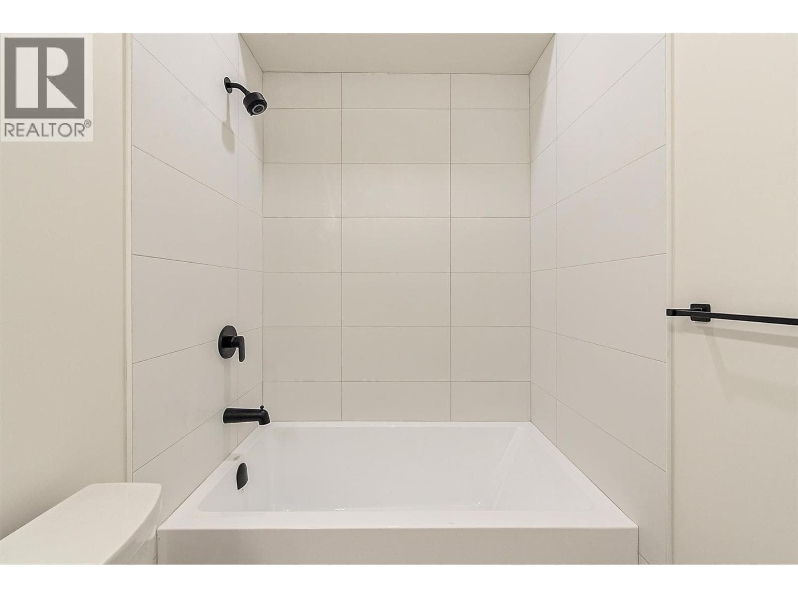 2115 Montenegro Drive, Interior REALTORS® — photo 2