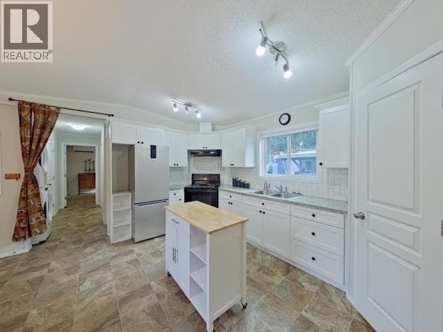 15-8425 HIGHWAY 101, Powell River — photo 4