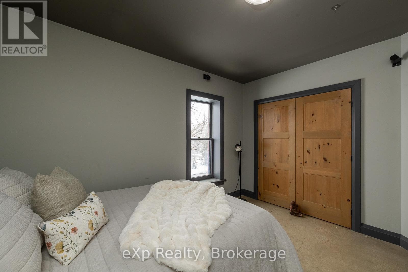 136709 GREY ROAD 12 — photo 2