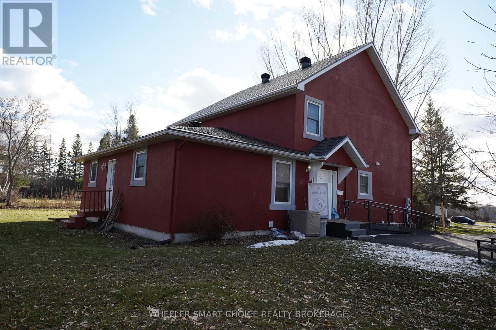 2135 PITT STREET — photo 3