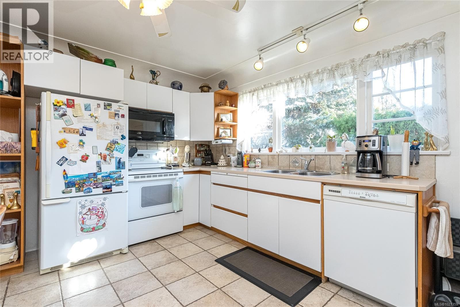 1005 McCallum Rd, Victoria — photo 5
