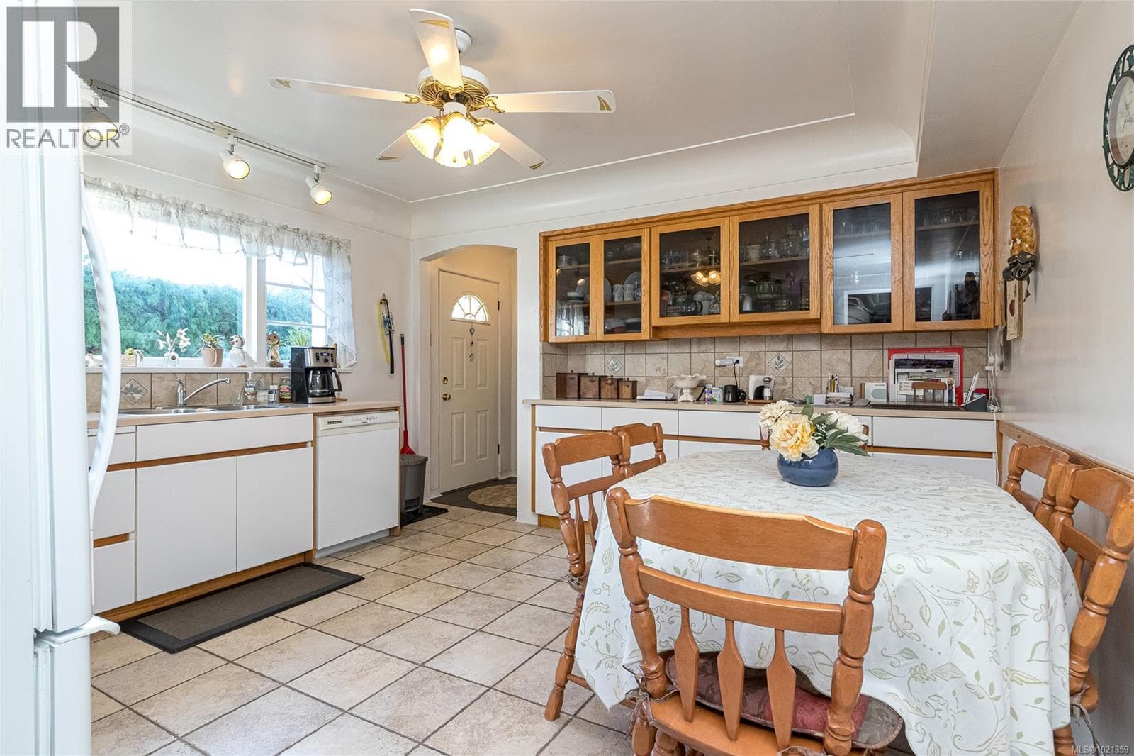1005 McCallum Rd, Victoria — photo 5