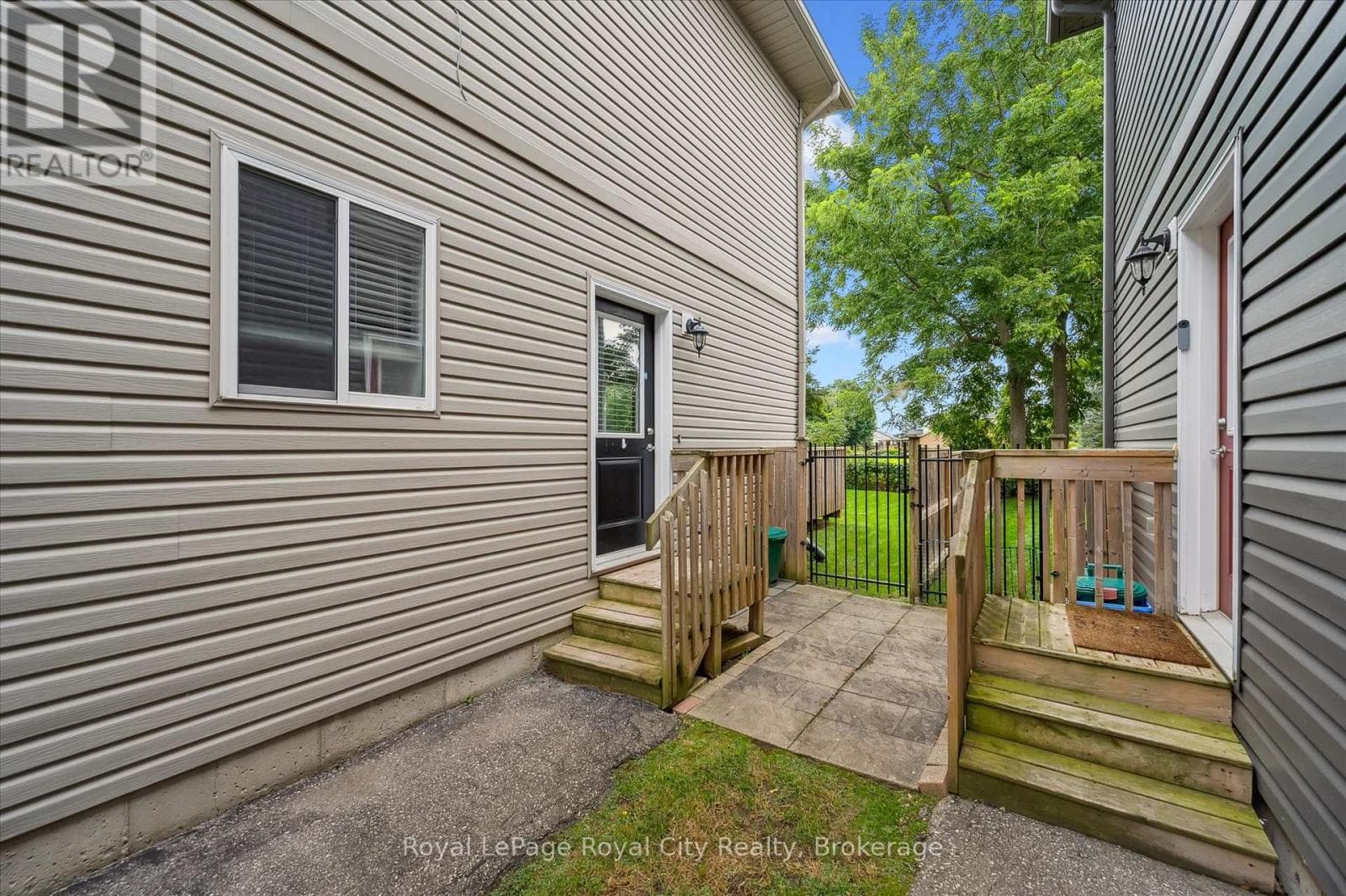 470 ELORA STREET — photo 5