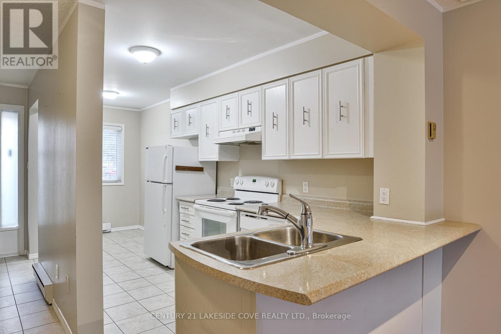 UNIT #37 - 11 LAGUNA PARKWAY, Toronto — photo 2
