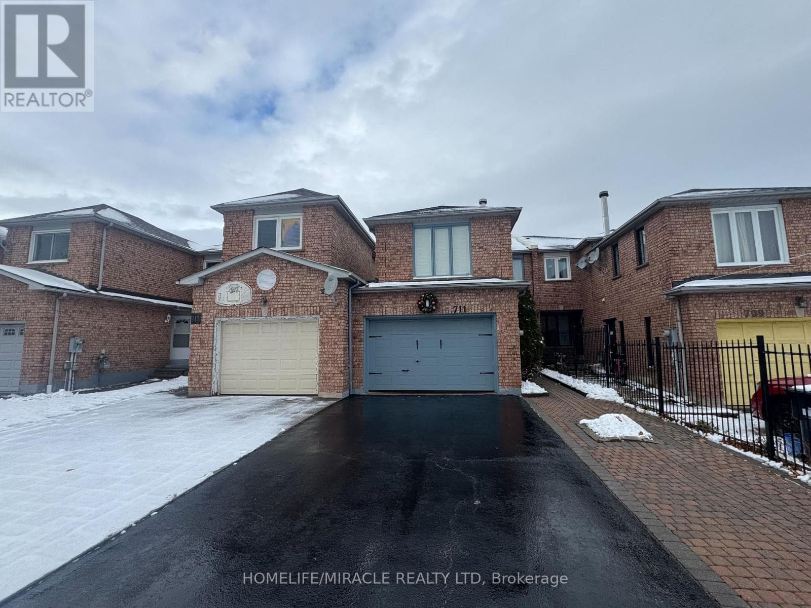 711 ASHPRIOR AVENUE, Toronto — photo 2