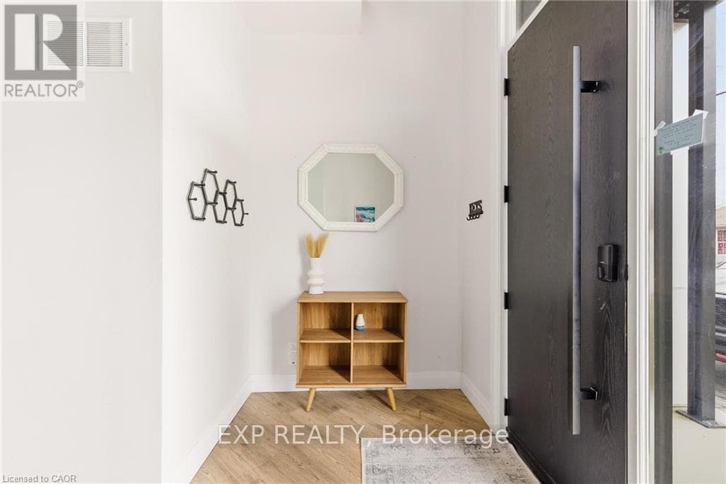 26 HURON Street — photo 4