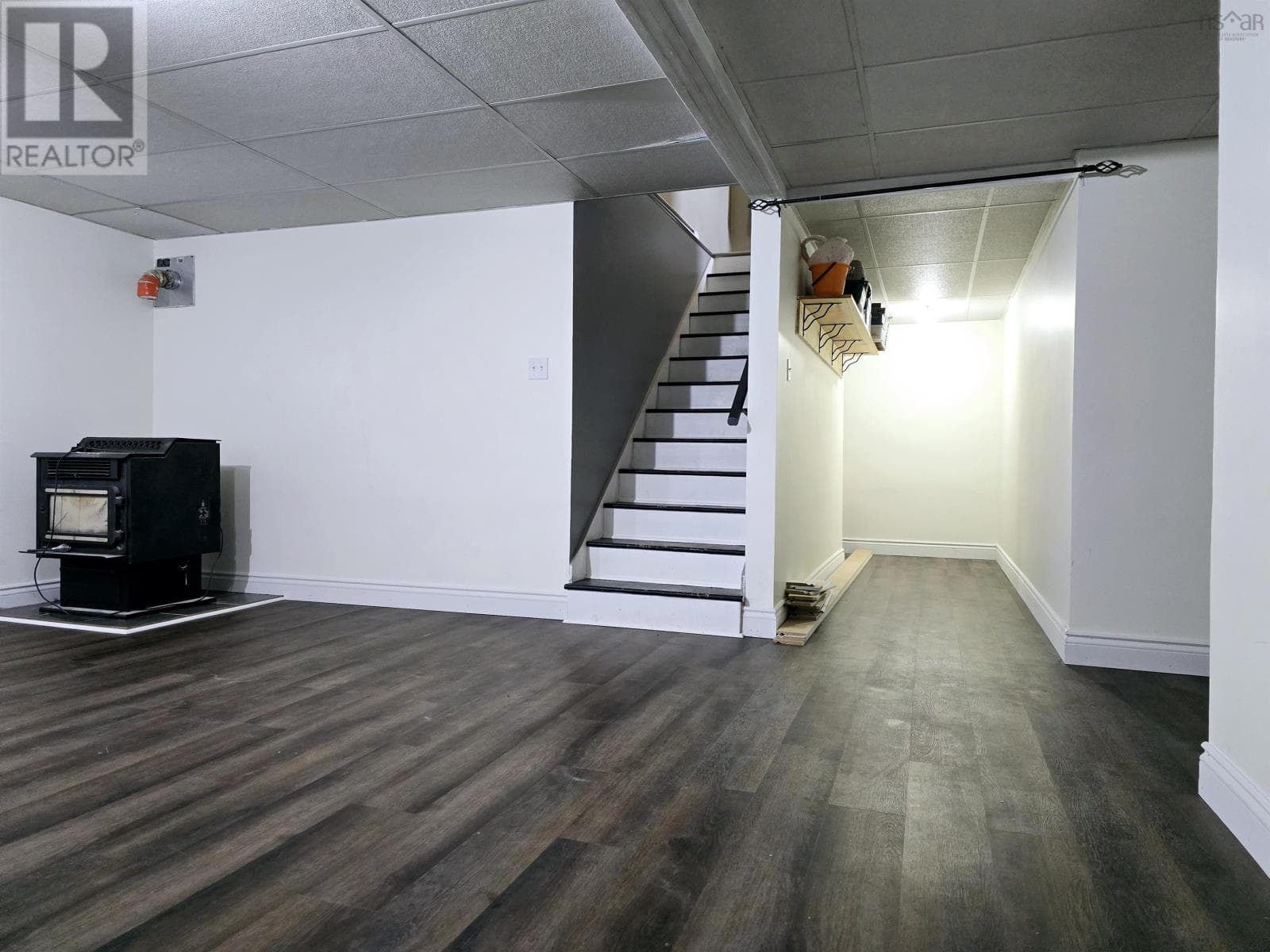 28 HOLMES LANE, NSAR — photo 3