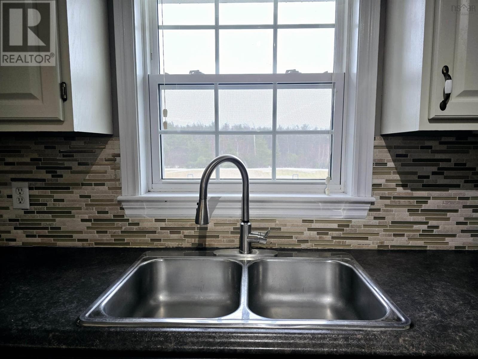 28 HOLMES LANE, NSAR — photo 4