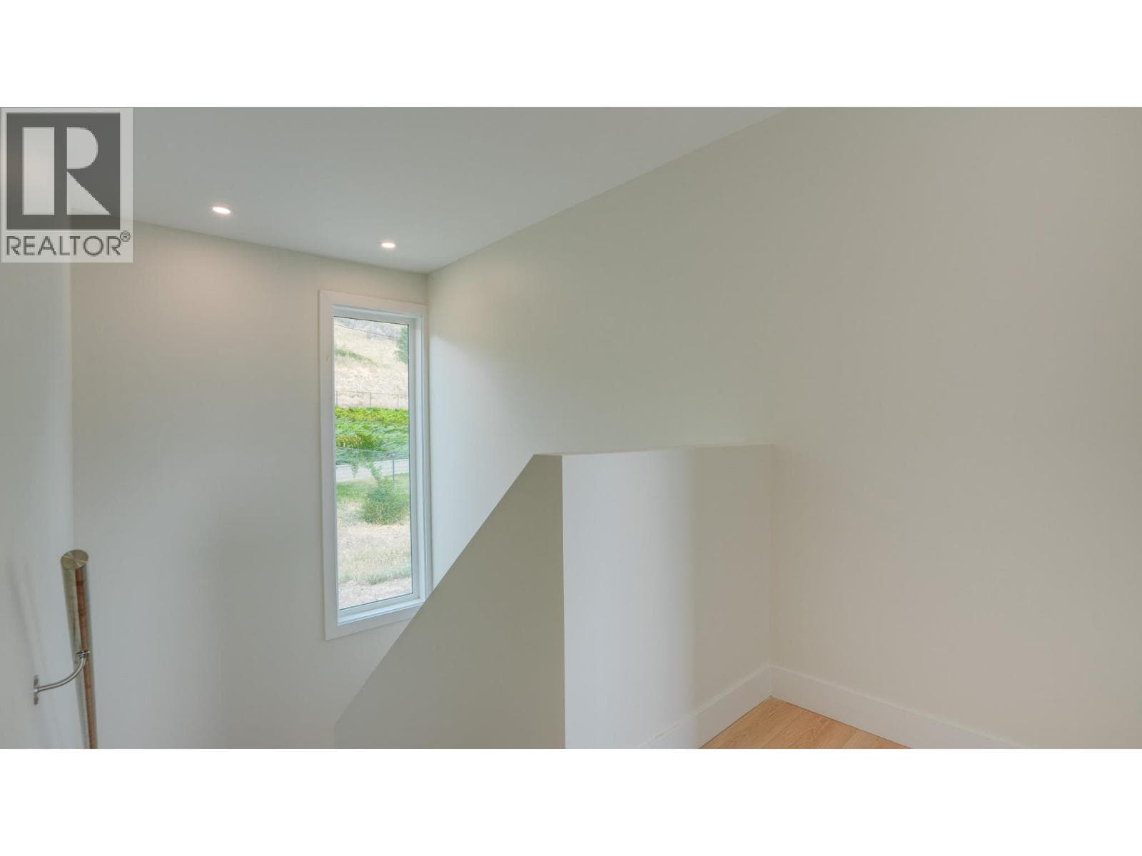 5705 Heritage Drive Unit# 25, Interior REALTORS® — photo 2