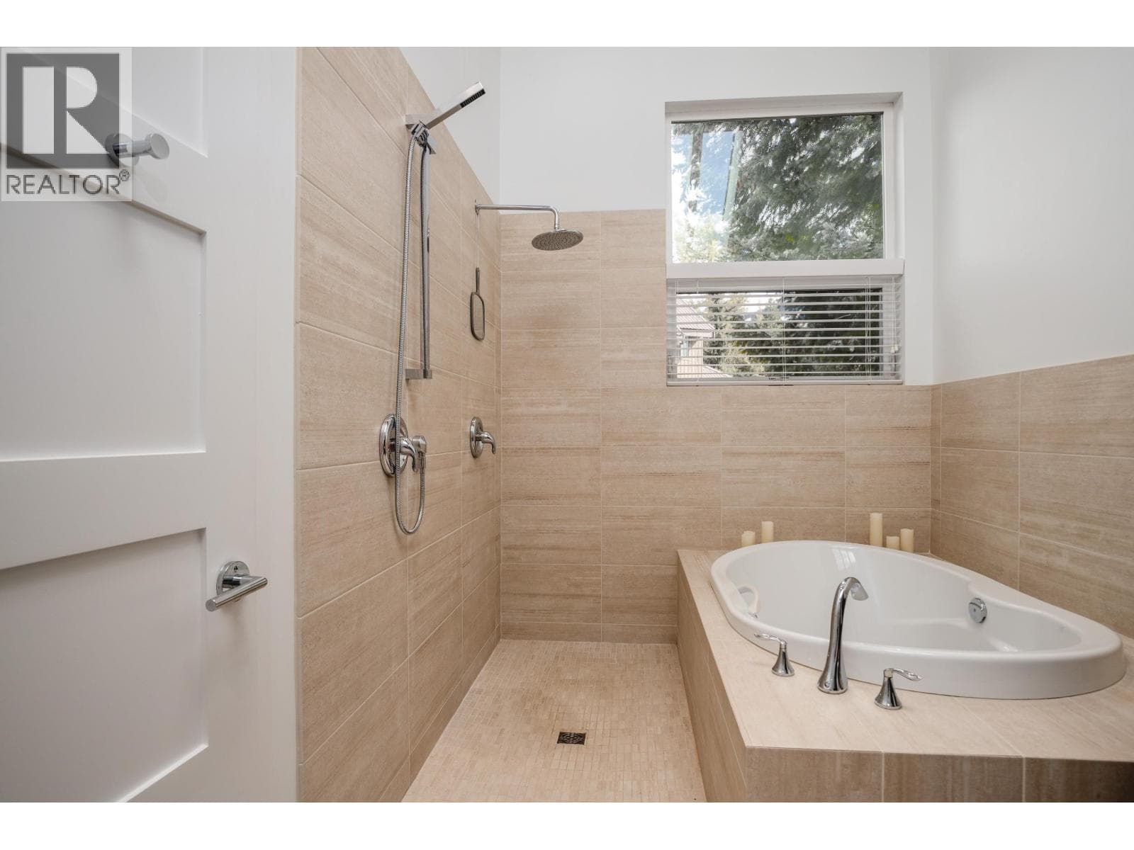 206 6117 EAGLE DRIVE in 
