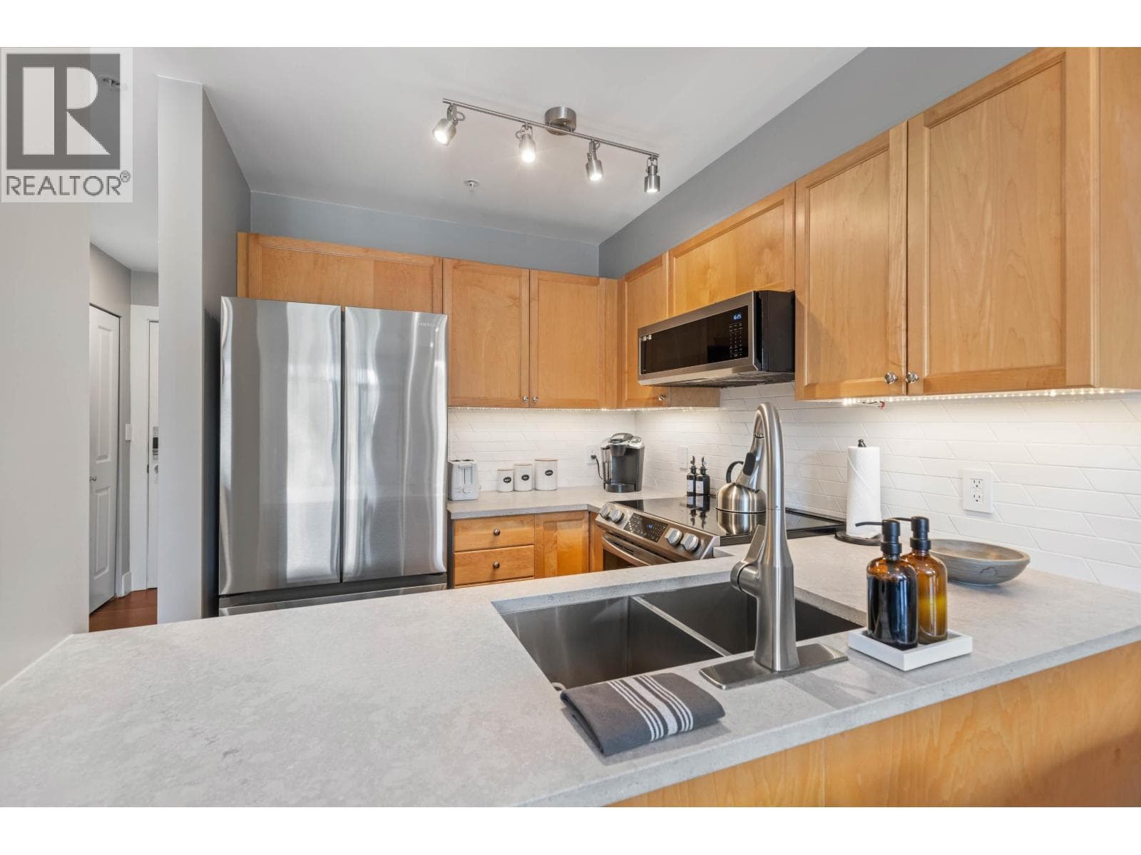 210 8080 NICKLAUS NORTH BOULEVARD, Greater Vancouver — photo 3